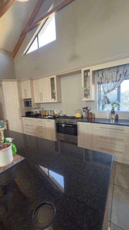 5 Bedroom Property for Sale in Wavecrest Eastern Cape